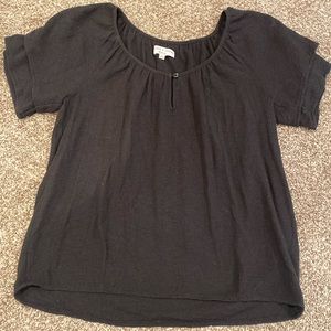 Black short sleeve shirt